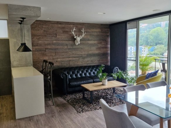 Apartamento Moderno en El Poblado con Sonido Integrado y Acabados Premium