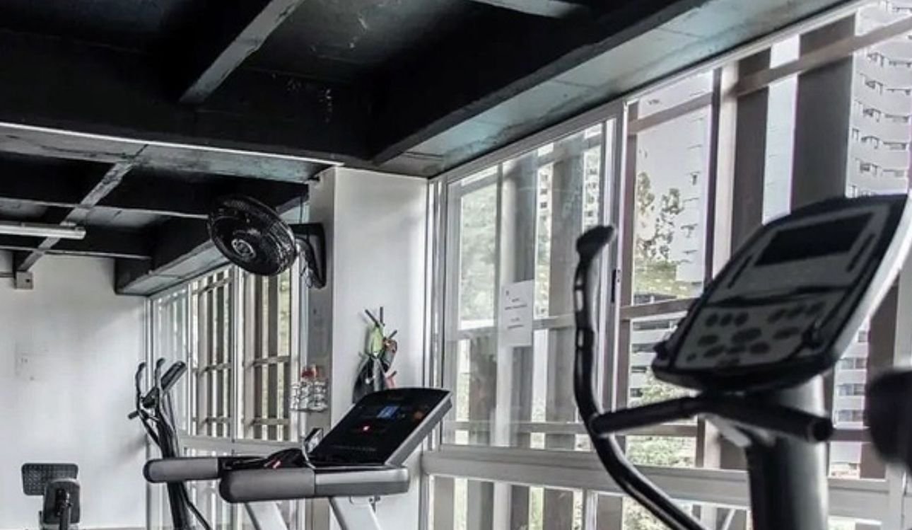 Apartamento Moderno en El Poblado con Sonido Integrado y Acabados Premium
