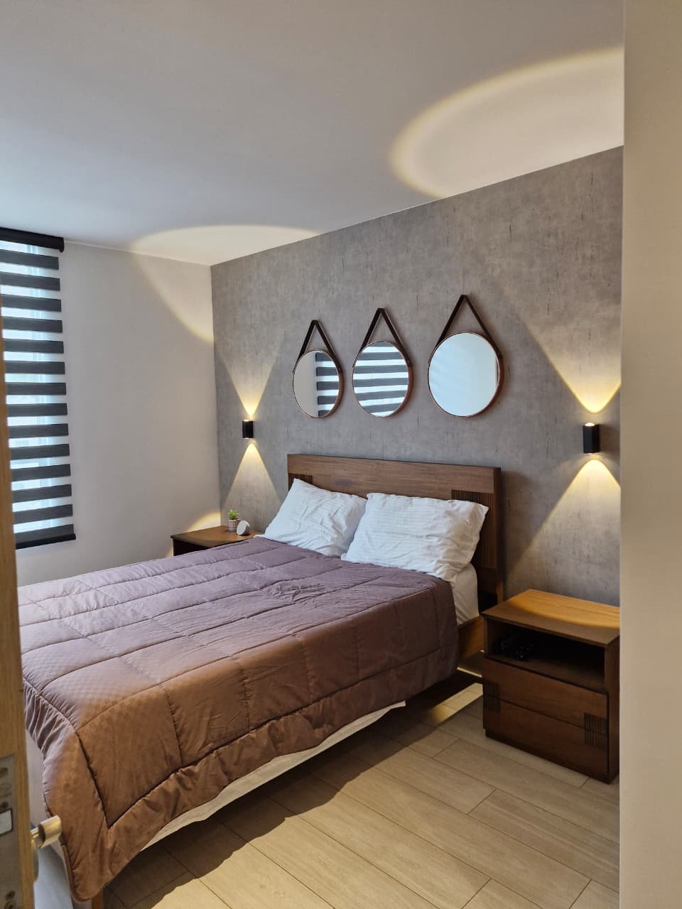 Apartamento Moderno en El Poblado con Sonido Integrado y Acabados Premium