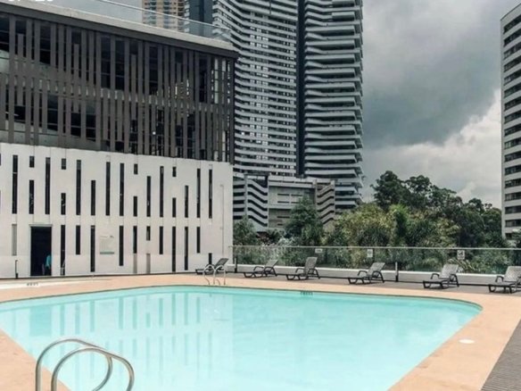 Apartamento Moderno en El Poblado con Sonido Integrado y Acabados Premium