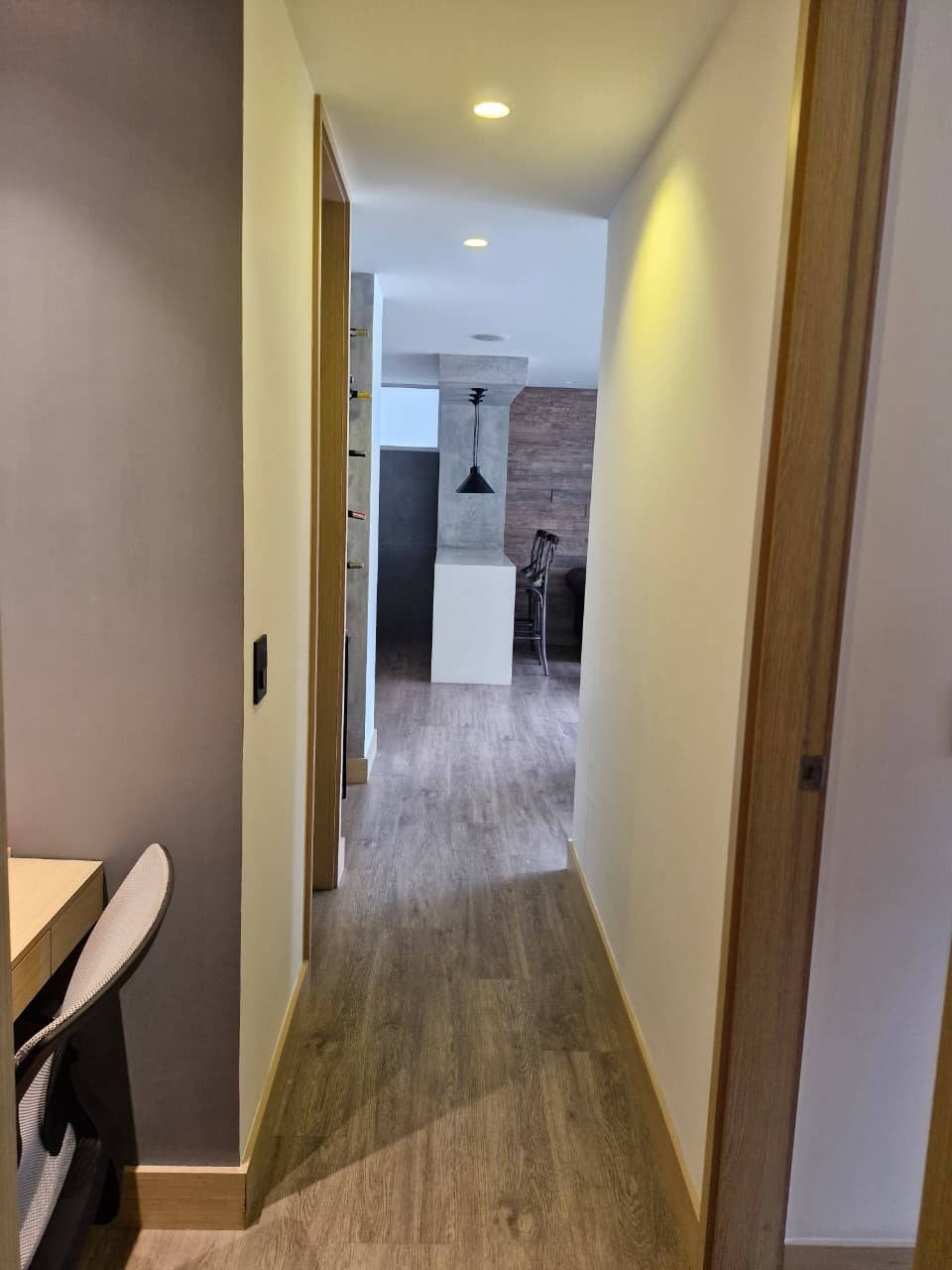 Apartamento Moderno en El Poblado con Sonido Integrado y Acabados Premium