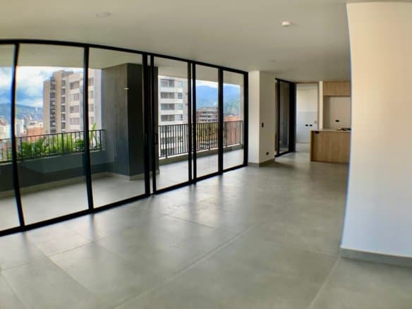 Apartamento Nuevo en Medellín de 192 m² con Habitación de Servicio