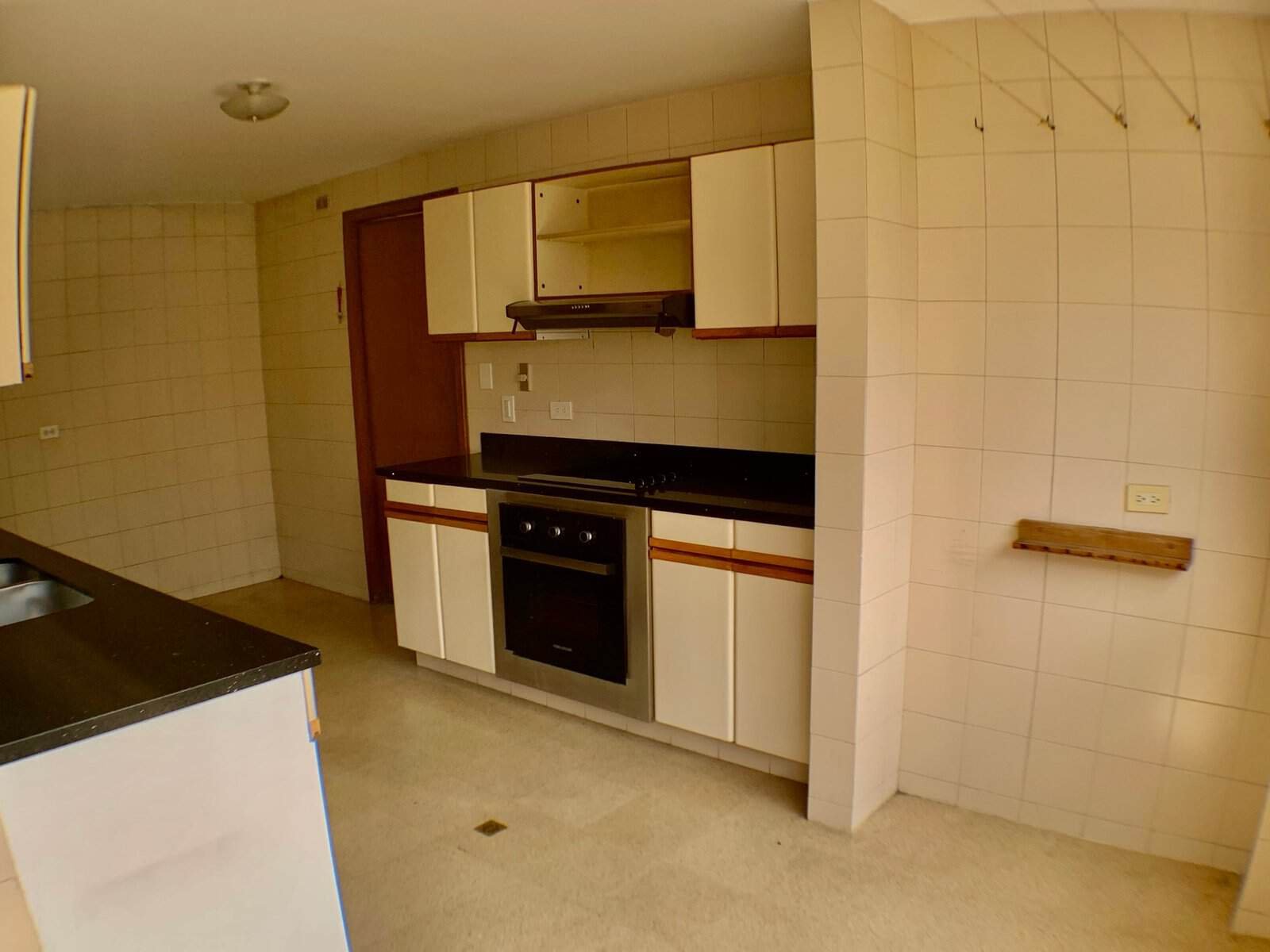 Venta de Apartamento en Castropol para Actualizar – Excelente Ubicación