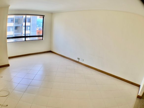 Venta de Apartamento en Castropol para Actualizar – Excelente Ubicación