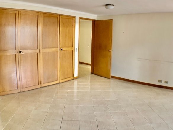 Venta de Apartamento en Castropol para Actualizar – Excelente Ubicación