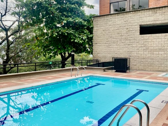 Apartamento de 3 Habitaciones en Urbanización Cerca a San Diego