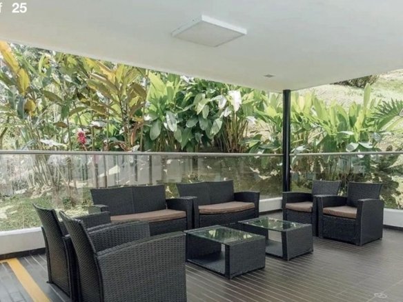 Apartamento Moderno en El Poblado con Sonido Integrado y Acabados Premium