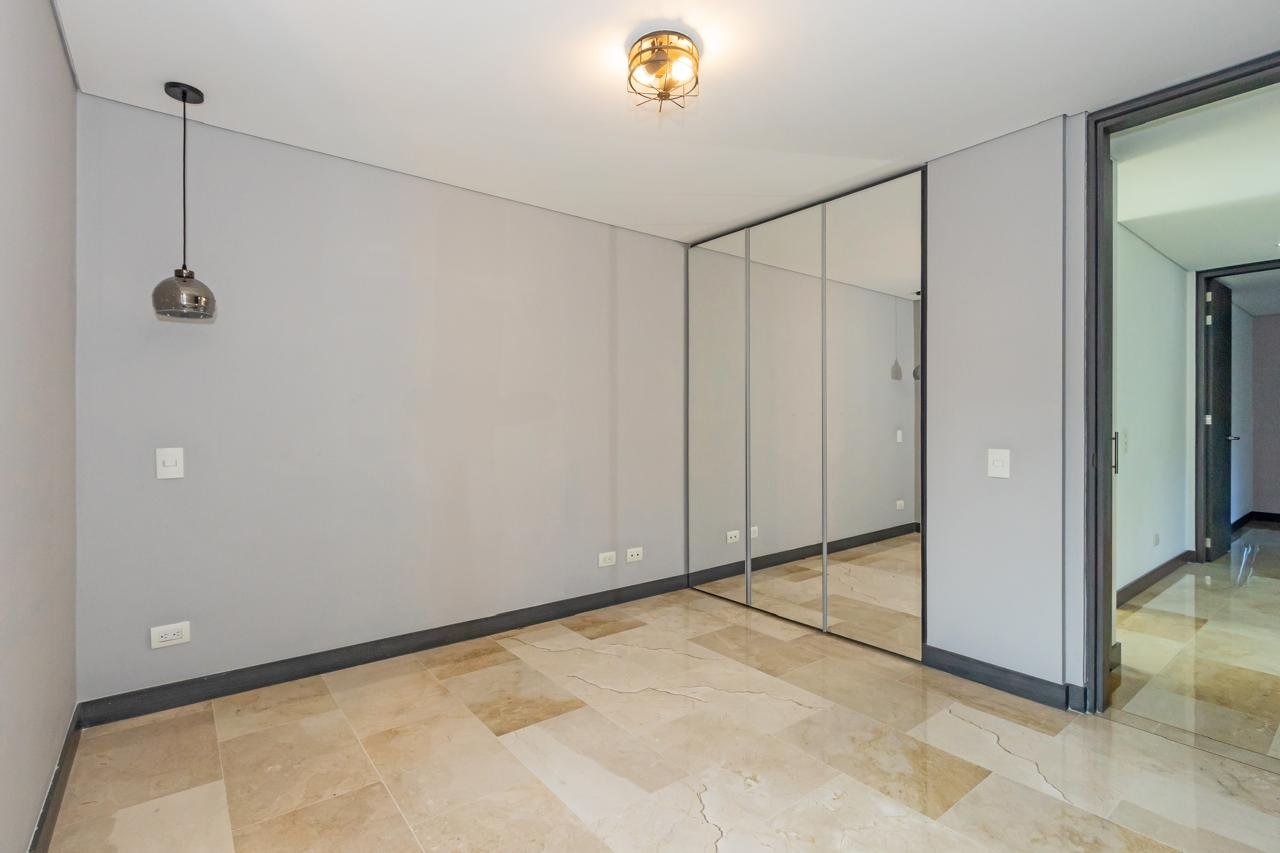 Apartamento en Venta en Castropol El Poblado – 138 m² con 4 Habitaciones y 3 Parqueaderos