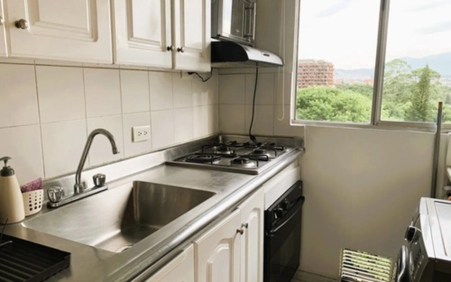 Apartamento En Arriendo En El Poblado Amoblado Y Sin Amoblar En Manila | Vista Al Parque Natural Telemedellín Con 50 M², 2 Habitaciones, 2 Baños Y Parqueadero
