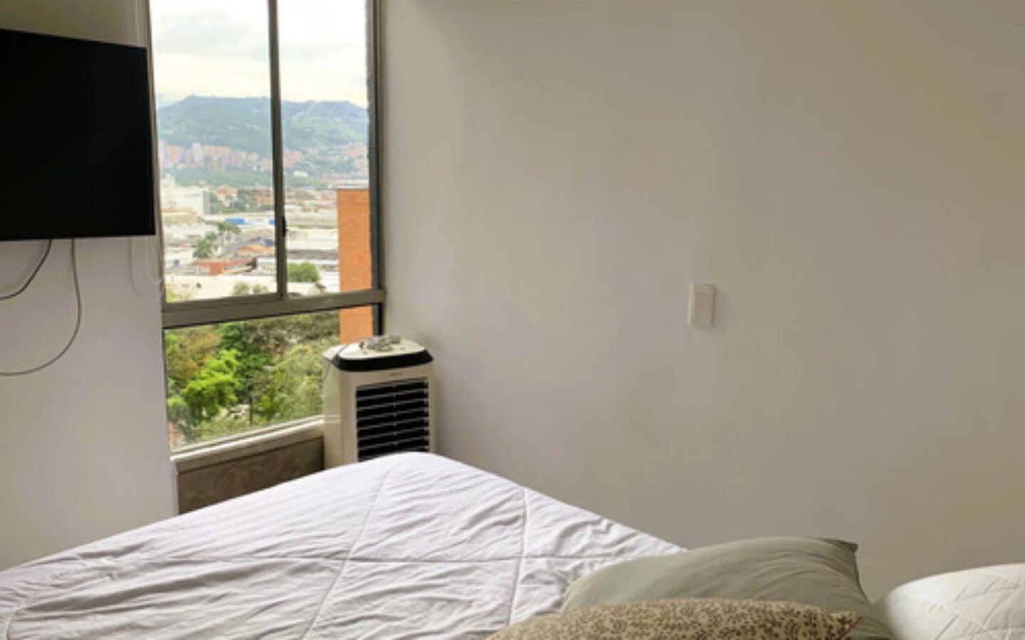 Apartamento En Arriendo En El Poblado Amoblado Y Sin Amoblar En Manila | Vista Al Parque Natural Telemedellín Con 50 M², 2 Habitaciones, 2 Baños Y Parqueadero