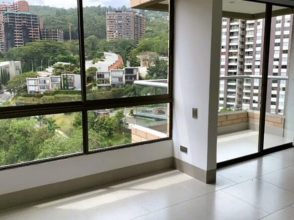 Apartamento En Arriendo En Las Lomas El Poblado Medellín | Ubicado En El Piso 16 Con Piscina, Gym Y Zonas Verdes Cerca De El Tesoro Con 72 M2, 2 Habitaciones Y 2 Parqueaderos