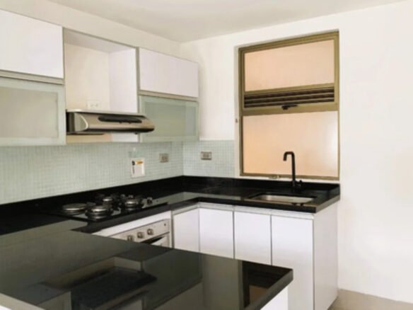Apartamento En Arriendo En Las Lomas El Poblado Medellín | Ubicado En El Piso 16 Con Piscina, Gym Y Zonas Verdes Cerca De El Tesoro Con 72 M2, 2 Habitaciones Y 2 Parqueaderos