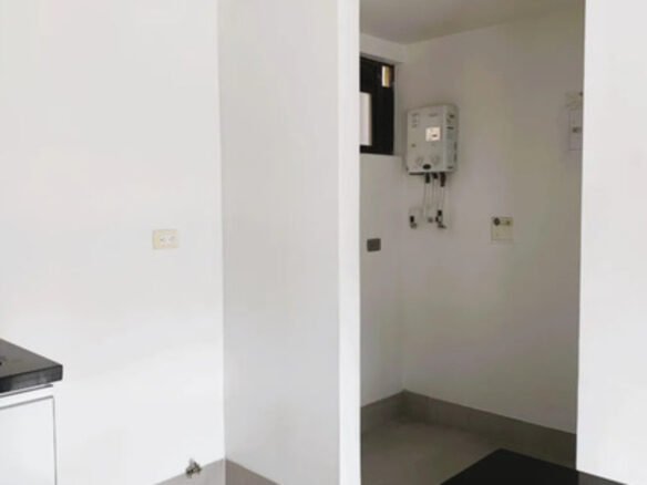 Apartamento En Arriendo En Las Lomas El Poblado Medellín | Ubicado En El Piso 16 Con Piscina, Gym Y Zonas Verdes Cerca De El Tesoro Con 72 M2, 2 Habitaciones Y 2 Parqueaderos