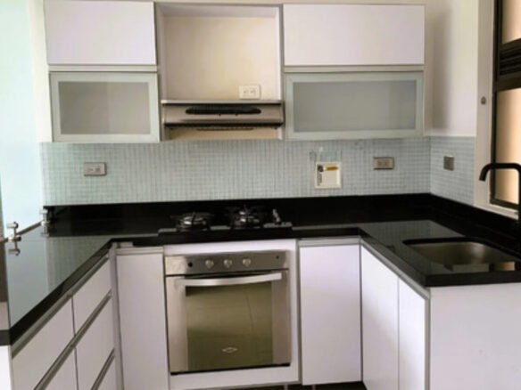 Apartamento En Arriendo En Las Lomas El Poblado Medellín | Ubicado En El Piso 16 Con Piscina, Gym Y Zonas Verdes Cerca De El Tesoro Con 72 M2, 2 Habitaciones Y 2 Parqueaderos