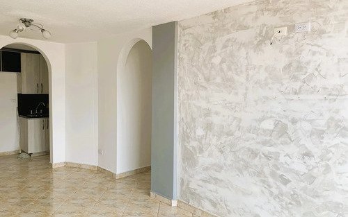 Apartamento Remodelado En Arriendo En Loma Del Indio | Vista A Ciudad Cerca De San Diego Y Las Palmas Con 64 M², 3 Habitaciones, 2 Baños Y Parqueadero
