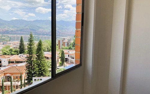 Apartamento Remodelado En Arriendo En Loma Del Indio | Vista A Ciudad Cerca De San Diego Y Las Palmas Con 64 M², 3 Habitaciones, 2 Baños Y Parqueadero