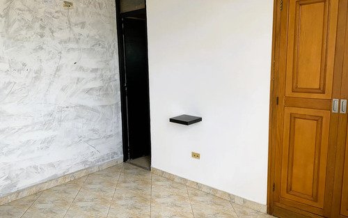 Apartamento Remodelado En Arriendo En Loma Del Indio | Vista A Ciudad Cerca De San Diego Y Las Palmas Con 64 M², 3 Habitaciones, 2 Baños Y Parqueadero