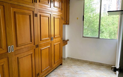 Apartamento Remodelado En Arriendo En Loma Del Indio | Vista A Ciudad Cerca De San Diego Y Las Palmas Con 64 M², 3 Habitaciones, 2 Baños Y Parqueadero