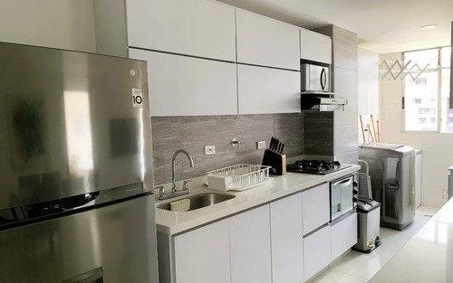 Apartamento Remodelado Y Amoblado En Venta En Patio Bonito El Poblado | Piso Alto Cerca De Milla De Oro Con 53 M², 1 Habitación, 2 Baños Y Parqueadero