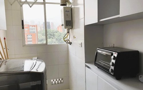 Apartamento Remodelado Y Amoblado En Venta En Patio Bonito El Poblado | Piso Alto Cerca De Milla De Oro Con 53 M², 1 Habitación, 2 Baños Y Parqueadero