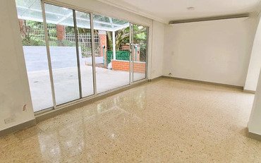 Casa En Arriendo En Castropol El Poblado | 260 M², Terraza, Mansarda Y Jacuzzi Cerca De Milla De Oro Con 4 Habitaciones Más Servicio, 5 Baños Y Parqueadero Doble