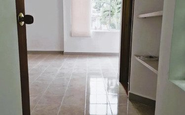 Casa En Arriendo En Castropol El Poblado | 260 M², Terraza, Mansarda Y Jacuzzi Cerca De Milla De Oro Con 4 Habitaciones Más Servicio, 5 Baños Y Parqueadero Doble