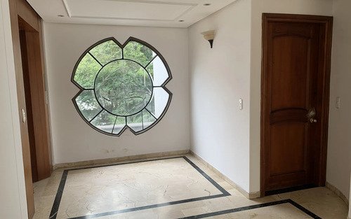 Apartamento En Venta En El Poblado | 250 M², Ascensor Privado, Terraza, 3 Alcobas Con Baño, Cuarto De Servicio, 3 Parqueaderos Cerca De Oviedo Y Santafé