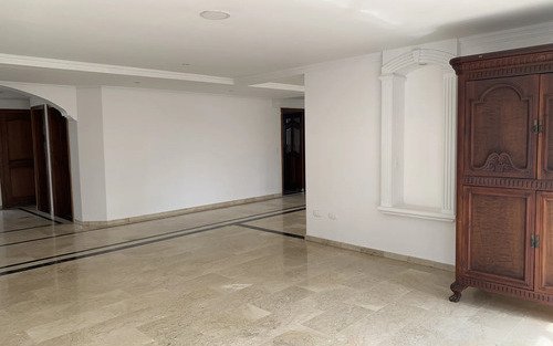 Apartamento En Venta En El Poblado | 250 M², Ascensor Privado, Terraza, 3 Alcobas Con Baño, Cuarto De Servicio, 3 Parqueaderos Cerca De Oviedo Y Santafé
