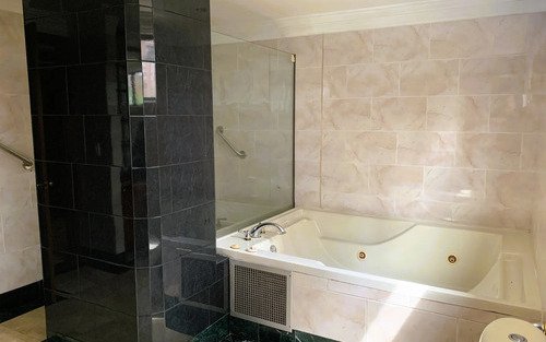 Apartamento En Venta En El Poblado | 250 M², Ascensor Privado, Terraza, 3 Alcobas Con Baño, Cuarto De Servicio, 3 Parqueaderos Cerca De Oviedo Y Santafé