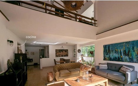 Apartamento Dúplex En Venta En Castropol El Poblado | 223 M² Remodelado, Balcón Cerrado, 4 Habitaciones, Estudio, 4 Baños Y Garaje