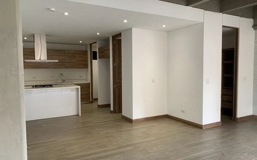 Apartamento Tipo Loft De 73 M2 Y 2 Baños En Venta En Ciudad Del Río, Medellín. Ed Distrito Vera. Con Balcón, Parqueadero Privado, Zona De Ropas Independiente Y Acceso A Piscina, Piso 12