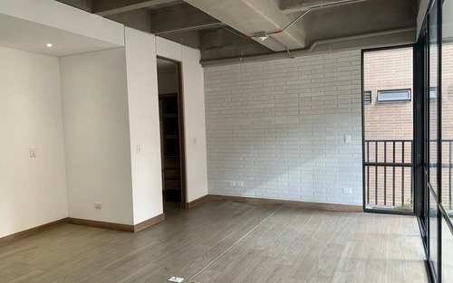 Apartamento Tipo Loft De 73 M2 Y 2 Baños En Venta En Ciudad Del Río, Medellín. Ed Distrito Vera. Con Balcón, Parqueadero Privado, Zona De Ropas Independiente Y Acceso A Piscina, Piso 12