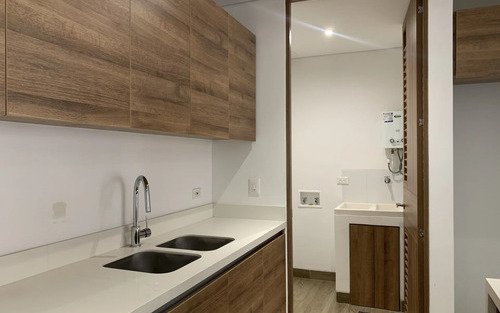 Apartamento Tipo Loft De 73 M2 Y 2 Baños En Venta En Ciudad Del Río, Medellín. Ed Distrito Vera. Con Balcón, Parqueadero Privado, Zona De Ropas Independiente Y Acceso A Piscina, Piso 12