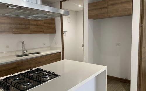 Apartamento Tipo Loft De 73 M2 Y 2 Baños En Venta En Ciudad Del Río, Medellín. Ed Distrito Vera. Con Balcón, Parqueadero Privado, Zona De Ropas Independiente Y Acceso A Piscina, Piso 12