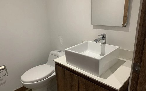 Apartamento Tipo Loft De 73 M2 Y 2 Baños En Venta En Ciudad Del Río, Medellín. Ed Distrito Vera. Con Balcón, Parqueadero Privado, Zona De Ropas Independiente Y Acceso A Piscina, Piso 12