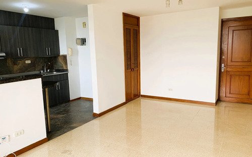 Apartamento En Arriendo En Los Balsos, El Poblado Medellín | 75 M2, 2 Habitaciones, 3 Baños Y Balcón Cerca A El Tesoro