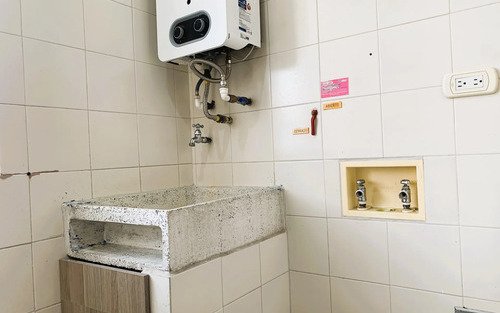 Apartamento En Arriendo En Los Balsos, El Poblado Medellín | 75 M2, 2 Habitaciones, 3 Baños Y Balcón Cerca A El Tesoro