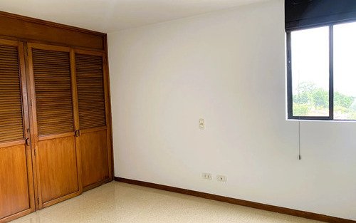 Apartamento En Arriendo En Los Balsos, El Poblado Medellín | 75 M2, 2 Habitaciones, 3 Baños Y Balcón Cerca A El Tesoro