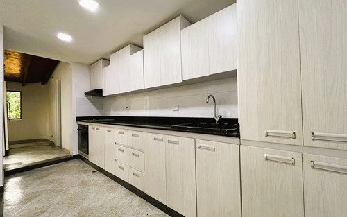 Apartamento En Venta En Vegas De Zuñiga, Envigado. 138 M2 3 Habitaciones + Servicio, Unidad Con Piscina Climatizada Y Excelente Ubicación Cerca De Viva Envigado Y La Avenida Las Vega