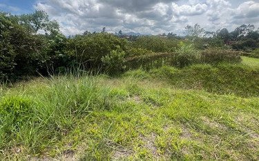 Lote En Venta En Parcelación Campestre En Marinilla 2.500 M2 Para Construcción Sostenible Con Club House