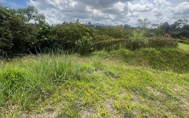 Lote En Venta En Parcelación Campestre En Marinilla 2.500 M2 Para Construcción Sostenible Con Club House