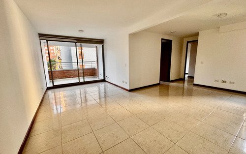 Apartamento En Arriendo En Loma De Los Bernal | 70 M², 2 Alcobas, Balcón, Parqueadero Y Unidad Completa