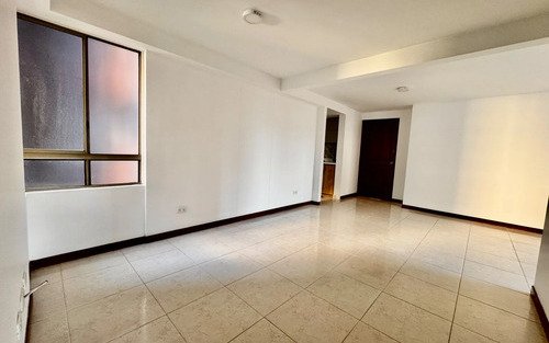 Apartamento En Arriendo En Loma De Los Bernal | 70 M², 2 Alcobas, Balcón, Parqueadero Y Unidad Completa