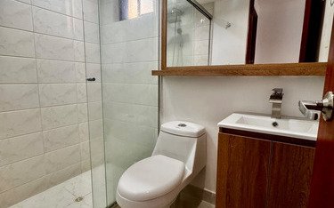 Apartamento En Arriendo En Loma De Los Bernal | 70 M², 2 Alcobas, Balcón, Parqueadero Y Unidad Completa