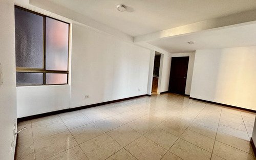 Apartamento En Arriendo En Loma De Los Bernal | 70 M², 2 Alcobas, Balcón, Parqueadero Y Unidad Completa