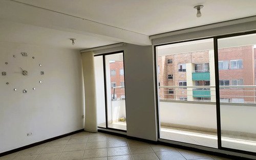 Apartamento En Arriendo En Loma De Los Bernal | 100 M², Piso 19, 3 Alcobas, 2 Parqueaderos Y Unidad Completa