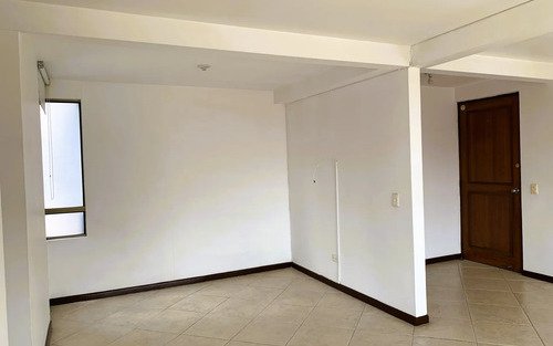 Apartamento En Arriendo En Loma De Los Bernal | 100 M², Piso 19, 3 Alcobas, 2 Parqueaderos Y Unidad Completa