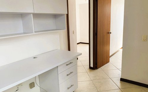 Apartamento En Arriendo En Loma De Los Bernal | 100 M², Piso 19, 3 Alcobas, 2 Parqueaderos Y Unidad Completa
