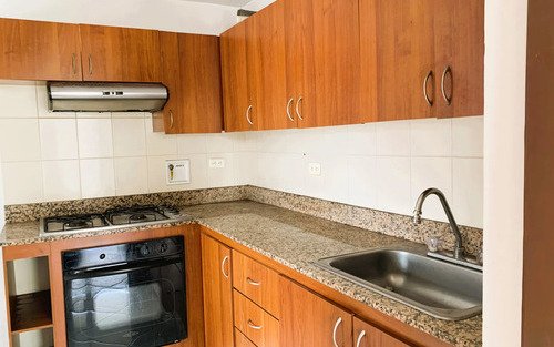 Apartamento En Arriendo En Loma De Los Bernal | 100 M², Piso 19, 3 Alcobas, 2 Parqueaderos Y Unidad Completa