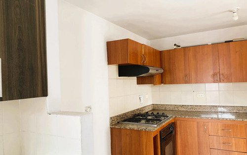 Apartamento En Arriendo En Loma De Los Bernal | 100 M², Piso 19, 3 Alcobas, 2 Parqueaderos Y Unidad Completa